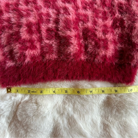 NWT Altar’d State Hot Pink Fuzzy Crop Tank Size XS - Picture 4 of 8